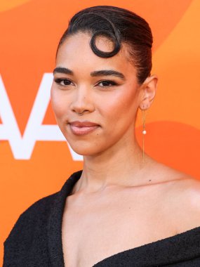 Amerikalı aktris, şarkıcı, söz yazarı, piyanist ve gitarist Alexandra Shipp, 28 Haziran 2025 tarihinde Universal Stüdyoları Backlot, Los Angeles 'ta düzenlenen Charlize Theron Afrika Sosyal Yardım Projesine (CTAOP) geldi.       