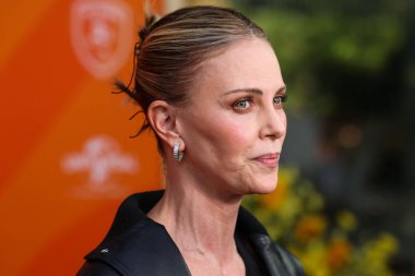 Güney Afrikalı aktris ve film yapımcısı Charlize Theron, 28 Haziran 2025 'te Universal Stüdyoları Backlot' ta düzenlenen Charlize Theron Africa Yardım Projesi 'ne (CTAOP) geldi..