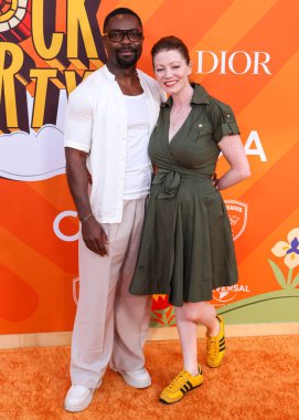 İngiliz-Nijeryalı aktör ve yönetmen David Oyelowo ve eşi Jessica Oyelowo, 28 Haziran 2025 'te Universal City, Los Angeles, ABD' de düzenlenen Charlize Theron Afrika Sosyal Yardım Projesi (CTAOP) Blok Partisi 2025 'e geldiler.