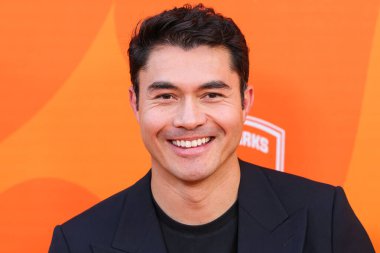 İngiliz aktör, yapımcı ve eski seyahat muhabiri Henry Golding, 28 Haziran 2025 'te Universal City, Los Angeles, Kaliforniya' da gerçekleştirilen Charlize Theron Africa Yardım Projesine (CTAOP) geldi.     