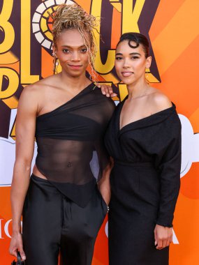 Justice Jamal Jones ve Amerikalı aktris, şarkıcı, söz yazarı, piyanist ve gitarist Alexandra Shipp, 28 Haziran 2025 'te Universal Studios Backlot' ta düzenlenen Charlize Theron Africa Yardım Projesine (CTAOP) geldiler.