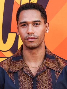 İngiliz aktör ve seslendirme sanatçısı Elliot Knight, 28 Haziran 2025 'te Universal Stüdyoları Backlot' ta düzenlenen Charlize Theron Africa Sosyal Yardım Projesi 'ne (CTAOP) ulaştı..        