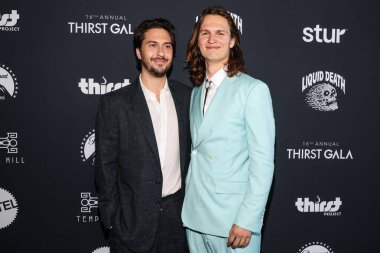 Amerikalı aktör, şarkıcı-söz yazarı ve müzisyen Nat Wolff ve Amerikalı aktör, şarkıcı, DJ ve yapımcı Ansel Elgort, 28 Haziran 2025 'te Los Angeles' taki SLS Hotel, Lüks Koleksiyon Oteli, Beverly Hills 'te düzenlenen 16.