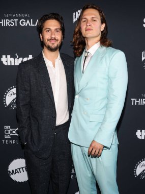 Amerikalı aktör, şarkıcı-söz yazarı ve müzisyen Nat Wolff ve Amerikalı aktör, şarkıcı, DJ ve yapımcı Ansel Elgort, 28 Haziran 2025 'te Los Angeles' taki SLS Hotel, Lüks Koleksiyon Oteli, Beverly Hills 'te düzenlenen 16.