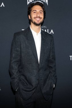 Amerikalı aktör, şarkıcı, söz yazarı ve müzisyen Nat Wolff, 28 Haziran 2025 'te ABD' nin Kaliforniya eyaletinin Los Angeles kentinde bulunan Beverly Hills kentindeki SLS Hotel 'de düzenlenen 16. Yıllık Susuzluk Galası 2025' e geldiler..