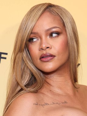  Rihanna geçen hafta sessizce müzik tarihi yazdı. Hafta sonu, plak şirketi ROC Nation tarafından Rihanna 'nın Spotify' da 50 milyar akışı geçtiği ortaya çıktı. LOS ANGELES, CALIFORNIA, ABD - 26 Nisan: Barbadoslu şarkıcı, oyuncu