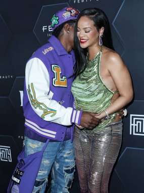  Rihanna geçen hafta sessizce müzik tarihi yazdı. Hafta sonu, plak şirketi ROC Nation tarafından Rihanna 'nın Spotify' da 50 milyar akışı geçtiği ortaya çıktı. HOLYWOOD, LOS ANGELES, CALIFORNIA, ABD - 11 Şubat: Amerikalı rapçi 