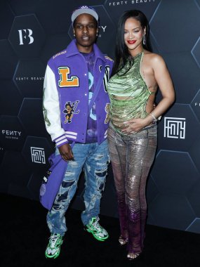  Rihanna geçen hafta sessizce müzik tarihi yazdı. Hafta sonu, plak şirketi ROC Nation tarafından Rihanna 'nın Spotify' da 50 milyar akışı geçtiği ortaya çıktı. HOLYWOOD, LOS ANGELES, CALIFORNIA, ABD - 11 Şubat: Amerikalı rapçi 