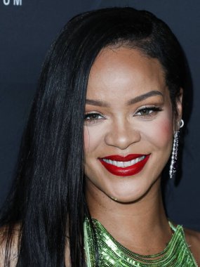 Rihanna geçen hafta sessizce müzik tarihi yazdı. Rihanna Spotify 'da 50 milyar akışı geçti. HOLYWOOD, LOS ANGELES, CALIFORNIA, ABD - 11 Şubat: Barbadoslu şarkıcı Rihanna 70..
