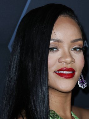 Rihanna geçen hafta sessizce müzik tarihi yazdı. Rihanna Spotify 'da 50 milyar akışı geçti. HOLYWOOD, LOS ANGELES, CALIFORNIA, ABD - 11 Şubat: Barbadoslu şarkıcı Rihanna 70..