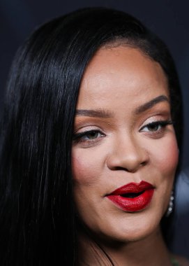 Rihanna geçen hafta sessizce müzik tarihi yazdı. Rihanna Spotify 'da 50 milyar akışı geçti. HOLYWOOD, LOS ANGELES, CALIFORNIA, ABD - 11 Şubat: Barbadoslu şarkıcı Rihanna 70..