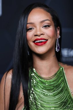 Rihanna geçen hafta sessizce müzik tarihi yazdı. Rihanna Spotify 'da 50 milyar akışı geçti. HOLYWOOD, LOS ANGELES, CALIFORNIA, ABD - 11 Şubat: Barbadoslu şarkıcı Rihanna 70..