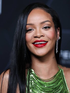 Rihanna geçen hafta sessizce müzik tarihi yazdı. Rihanna Spotify 'da 50 milyar akışı geçti. HOLYWOOD, LOS ANGELES, CALIFORNIA, ABD - 11 Şubat: Barbadoslu şarkıcı Rihanna 70..