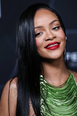 Rihanna geçen hafta sessizce müzik tarihi yazdı. Rihanna Spotify 'da 50 milyar akışı geçti. HOLYWOOD, LOS ANGELES, CALIFORNIA, ABD - 11 Şubat: Barbadoslu şarkıcı Rihanna 70..