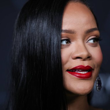 Rihanna geçen hafta sessizce müzik tarihi yazdı. Rihanna Spotify 'da 50 milyar akışı geçti. HOLYWOOD, LOS ANGELES, CALIFORNIA, ABD - 11 Şubat: Barbadoslu şarkıcı Rihanna 70..