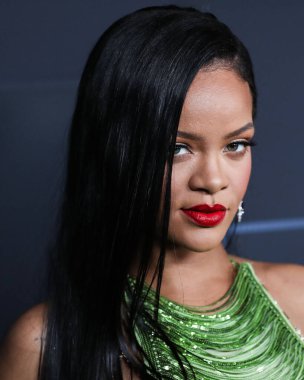 Rihanna geçen hafta sessizce müzik tarihi yazdı. Rihanna Spotify 'da 50 milyar akışı geçti. HOLYWOOD, LOS ANGELES, CALIFORNIA, ABD - 11 Şubat: Barbadoslu şarkıcı Rihanna 70..