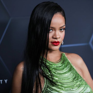 Rihanna geçen hafta sessizce müzik tarihi yazdı. Rihanna Spotify 'da 50 milyar akışı geçti. HOLYWOOD, LOS ANGELES, CALIFORNIA, ABD - 11 Şubat: Barbadoslu şarkıcı Rihanna 70..