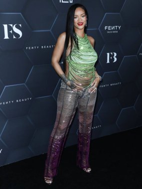 Rihanna geçen hafta sessizce müzik tarihi yazdı. Rihanna Spotify 'da 50 milyar akışı geçti. HOLYWOOD, LOS ANGELES, CALIFORNIA, ABD - 11 Şubat: Barbadoslu şarkıcı Rihanna 70..