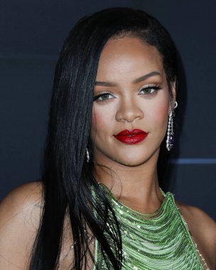 Rihanna geçen hafta sessizce müzik tarihi yazdı. Rihanna Spotify 'da 50 milyar akışı geçti. HOLYWOOD, LOS ANGELES, CALIFORNIA, ABD - 11 Şubat: Barbadoslu şarkıcı Rihanna 70..