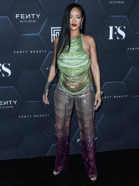 Rihanna geçen hafta sessizce müzik tarihi yazdı. Rihanna Spotify 'da 50 milyar akışı geçti. HOLYWOOD, LOS ANGELES, CALIFORNIA, ABD - 11 Şubat: Barbadoslu şarkıcı Rihanna 70..