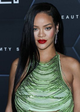 Rihanna geçen hafta sessizce müzik tarihi yazdı. Rihanna Spotify 'da 50 milyar akışı geçti. HOLYWOOD, LOS ANGELES, CALIFORNIA, ABD - 11 Şubat: Barbadoslu şarkıcı Rihanna 70..