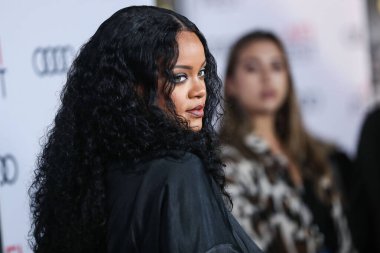  Rihanna geçen hafta sessizce müzik tarihi yazdı. Hafta sonu, plak şirketi ROC Nation tarafından Rihanna 'nın Spotify' da 50 milyar akışı geçtiği ortaya çıktı. HOLYWOOD, LOS ANGELES, CALIFORNIA, ABD - 14 Kasım: Barbadoslu şarkıcı