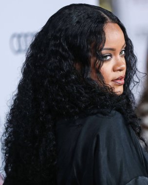  Rihanna geçen hafta sessizce müzik tarihi yazdı. Hafta sonu, plak şirketi ROC Nation tarafından Rihanna 'nın Spotify' da 50 milyar akışı geçtiği ortaya çıktı. HOLYWOOD, LOS ANGELES, CALIFORNIA, ABD - 14 Kasım: Barbadoslu şarkıcı