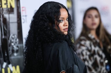  Rihanna geçen hafta sessizce müzik tarihi yazdı. Hafta sonu, plak şirketi ROC Nation tarafından Rihanna 'nın Spotify' da 50 milyar akışı geçtiği ortaya çıktı. HOLYWOOD, LOS ANGELES, CALIFORNIA, ABD - 14 Kasım: Barbadoslu şarkıcı