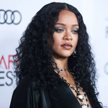  Rihanna geçen hafta sessizce müzik tarihi yazdı. Hafta sonu, plak şirketi ROC Nation tarafından Rihanna 'nın Spotify' da 50 milyar akışı geçtiği ortaya çıktı. HOLYWOOD, LOS ANGELES, CALIFORNIA, ABD - 14 Kasım: Barbadoslu şarkıcı