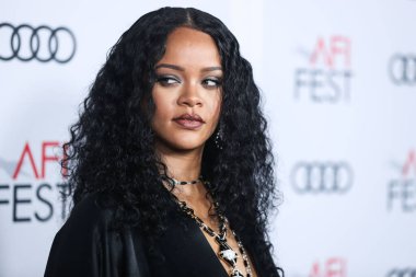 Rihanna geçen hafta sessizce müzik tarihi yazdı. Hafta sonu, plak şirketi ROC Nation tarafından Rihanna 'nın Spotify' da 50 milyar akışı geçtiği ortaya çıktı. HOLYWOOD, LOS ANGELES, CALIFORNIA, ABD - 14 Kasım: Barbadoslu şarkıcı