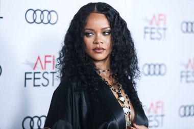 Rihanna geçen hafta sessizce müzik tarihi yazdı. Hafta sonu, plak şirketi ROC Nation tarafından Rihanna 'nın Spotify' da 50 milyar akışı geçtiği ortaya çıktı. HOLYWOOD, LOS ANGELES, CALIFORNIA, ABD - 14 Kasım: Barbadoslu şarkıcı