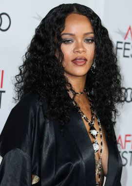  Rihanna geçen hafta sessizce müzik tarihi yazdı. Hafta sonu, plak şirketi ROC Nation tarafından Rihanna 'nın Spotify' da 50 milyar akışı geçtiği ortaya çıktı. HOLYWOOD, LOS ANGELES, CALIFORNIA, ABD - 14 Kasım: Barbadoslu şarkıcı