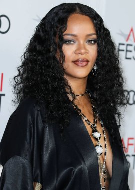  Rihanna geçen hafta sessizce müzik tarihi yazdı. Hafta sonu, plak şirketi ROC Nation tarafından Rihanna 'nın Spotify' da 50 milyar akışı geçtiği ortaya çıktı. HOLYWOOD, LOS ANGELES, CALIFORNIA, ABD - 14 Kasım: Barbadoslu şarkıcı