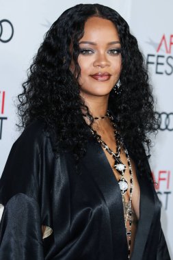  Rihanna geçen hafta sessizce müzik tarihi yazdı. Hafta sonu, plak şirketi ROC Nation tarafından Rihanna 'nın Spotify' da 50 milyar akışı geçtiği ortaya çıktı. HOLYWOOD, LOS ANGELES, CALIFORNIA, ABD - 14 Kasım: Barbadoslu şarkıcı