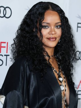  Rihanna geçen hafta sessizce müzik tarihi yazdı. Hafta sonu, plak şirketi ROC Nation tarafından Rihanna 'nın Spotify' da 50 milyar akışı geçtiği ortaya çıktı. HOLYWOOD, LOS ANGELES, CALIFORNIA, ABD - 14 Kasım: Barbadoslu şarkıcı