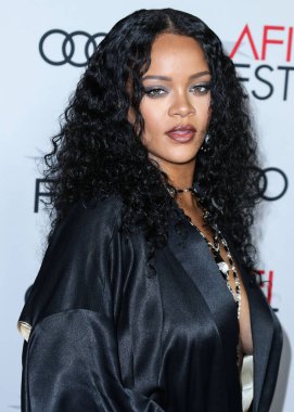  Rihanna geçen hafta sessizce müzik tarihi yazdı. Hafta sonu, plak şirketi ROC Nation tarafından Rihanna 'nın Spotify' da 50 milyar akışı geçtiği ortaya çıktı. HOLYWOOD, LOS ANGELES, CALIFORNIA, ABD - 14 Kasım: Barbadoslu şarkıcı