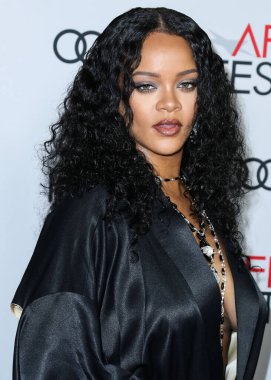  Rihanna geçen hafta sessizce müzik tarihi yazdı. Hafta sonu, plak şirketi ROC Nation tarafından Rihanna 'nın Spotify' da 50 milyar akışı geçtiği ortaya çıktı. HOLYWOOD, LOS ANGELES, CALIFORNIA, ABD - 14 Kasım: Barbadoslu şarkıcı