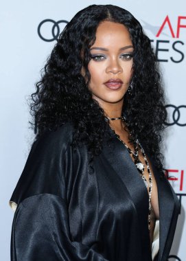  Rihanna geçen hafta sessizce müzik tarihi yazdı. Hafta sonu, plak şirketi ROC Nation tarafından Rihanna 'nın Spotify' da 50 milyar akışı geçtiği ortaya çıktı. HOLYWOOD, LOS ANGELES, CALIFORNIA, ABD - 14 Kasım: Barbadoslu şarkıcı