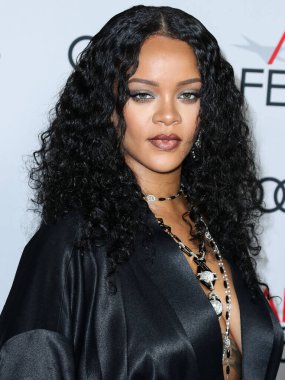  Rihanna geçen hafta sessizce müzik tarihi yazdı. Hafta sonu, plak şirketi ROC Nation tarafından Rihanna 'nın Spotify' da 50 milyar akışı geçtiği ortaya çıktı. HOLYWOOD, LOS ANGELES, CALIFORNIA, ABD - 14 Kasım: Barbadoslu şarkıcı