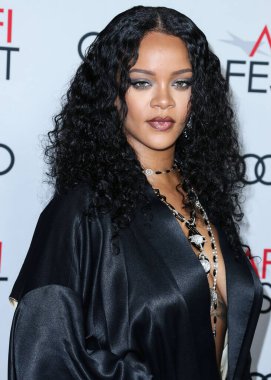  Rihanna geçen hafta sessizce müzik tarihi yazdı. Hafta sonu, plak şirketi ROC Nation tarafından Rihanna 'nın Spotify' da 50 milyar akışı geçtiği ortaya çıktı. HOLYWOOD, LOS ANGELES, CALIFORNIA, ABD - 14 Kasım: Barbadoslu şarkıcı