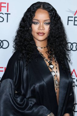  Rihanna geçen hafta sessizce müzik tarihi yazdı. Hafta sonu, plak şirketi ROC Nation tarafından Rihanna 'nın Spotify' da 50 milyar akışı geçtiği ortaya çıktı. HOLYWOOD, LOS ANGELES, CALIFORNIA, ABD - 14 Kasım: Barbadoslu şarkıcı