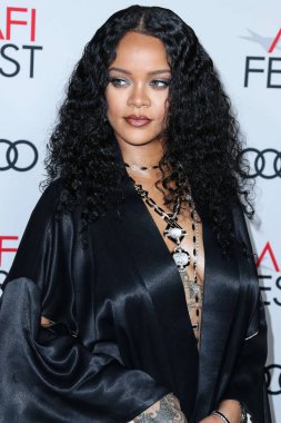  Rihanna geçen hafta sessizce müzik tarihi yazdı. Hafta sonu, plak şirketi ROC Nation tarafından Rihanna 'nın Spotify' da 50 milyar akışı geçtiği ortaya çıktı. HOLYWOOD, LOS ANGELES, CALIFORNIA, ABD - 14 Kasım: Barbadoslu şarkıcı