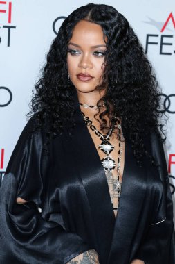  Rihanna geçen hafta sessizce müzik tarihi yazdı. Hafta sonu, plak şirketi ROC Nation tarafından Rihanna 'nın Spotify' da 50 milyar akışı geçtiği ortaya çıktı. HOLYWOOD, LOS ANGELES, CALIFORNIA, ABD - 14 Kasım: Barbadoslu şarkıcı