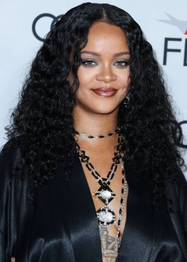  Rihanna geçen hafta sessizce müzik tarihi yazdı. Hafta sonu, plak şirketi ROC Nation tarafından Rihanna 'nın Spotify' da 50 milyar akışı geçtiği ortaya çıktı. HOLYWOOD, LOS ANGELES, CALIFORNIA, ABD - 14 Kasım: Barbadoslu şarkıcı