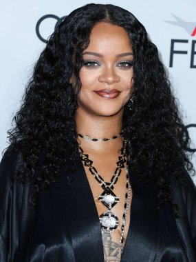  Rihanna geçen hafta sessizce müzik tarihi yazdı. Hafta sonu, plak şirketi ROC Nation tarafından Rihanna 'nın Spotify' da 50 milyar akışı geçtiği ortaya çıktı. HOLYWOOD, LOS ANGELES, CALIFORNIA, ABD - 14 Kasım: Barbadoslu şarkıcı