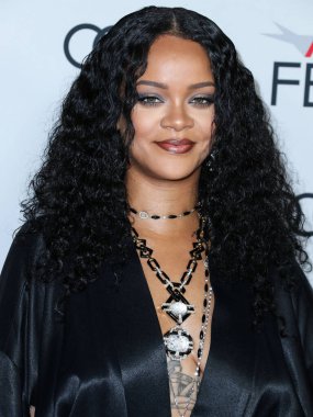  Rihanna geçen hafta sessizce müzik tarihi yazdı. Hafta sonu, plak şirketi ROC Nation tarafından Rihanna 'nın Spotify' da 50 milyar akışı geçtiği ortaya çıktı. HOLYWOOD, LOS ANGELES, CALIFORNIA, ABD - 14 Kasım: Barbadoslu şarkıcı