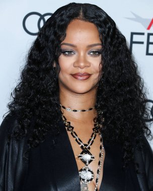  Rihanna geçen hafta sessizce müzik tarihi yazdı. Hafta sonu, plak şirketi ROC Nation tarafından Rihanna 'nın Spotify' da 50 milyar akışı geçtiği ortaya çıktı. HOLYWOOD, LOS ANGELES, CALIFORNIA, ABD - 14 Kasım: Barbadoslu şarkıcı