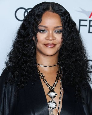  Rihanna geçen hafta sessizce müzik tarihi yazdı. Hafta sonu, plak şirketi ROC Nation tarafından Rihanna 'nın Spotify' da 50 milyar akışı geçtiği ortaya çıktı. HOLYWOOD, LOS ANGELES, CALIFORNIA, ABD - 14 Kasım: Barbadoslu şarkıcı