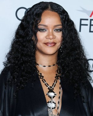  Rihanna geçen hafta sessizce müzik tarihi yazdı. Hafta sonu, plak şirketi ROC Nation tarafından Rihanna 'nın Spotify' da 50 milyar akışı geçtiği ortaya çıktı. HOLYWOOD, LOS ANGELES, CALIFORNIA, ABD - 14 Kasım: Barbadoslu şarkıcı