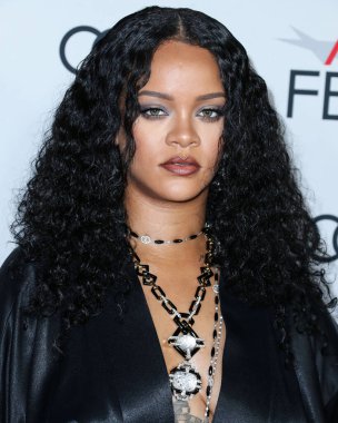  Rihanna geçen hafta sessizce müzik tarihi yazdı. Hafta sonu, plak şirketi ROC Nation tarafından Rihanna 'nın Spotify' da 50 milyar akışı geçtiği ortaya çıktı. HOLYWOOD, LOS ANGELES, CALIFORNIA, ABD - 14 Kasım: Barbadoslu şarkıcı